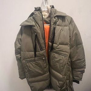 Olive Green Zippered Orolay Puffer Jacket
